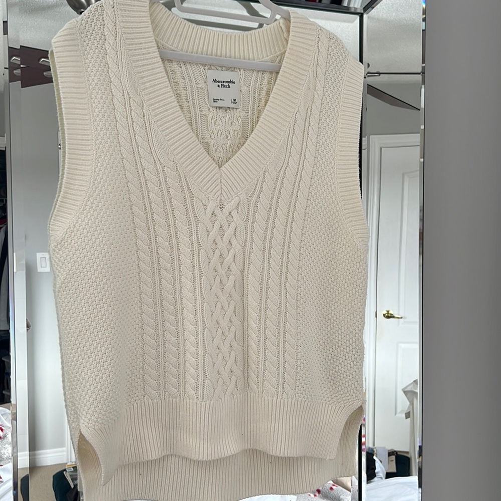 Abercrombie & Fitch cable knit sweater vest Size M